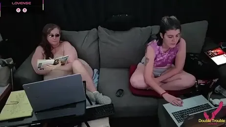 Bella_and_Marie webcam model stream image