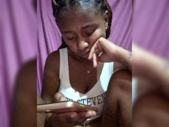 Royal-lady webcam model stream image