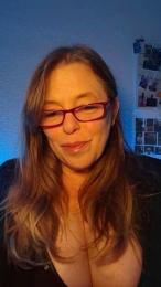 m_o_na_x webcam cam4 model stream image