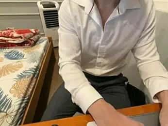 17Komodo webcam model stream image