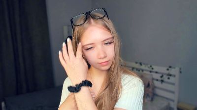 LynBinford webcam model stream image
