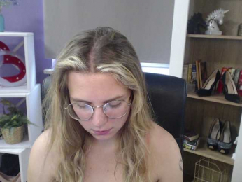 Soft-Zoey webcam model stream image