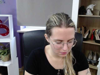Soft-Zoey webcam model stream image