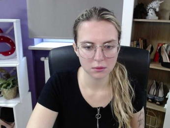 Soft-Zoey webcam model stream image
