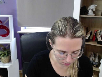 Soft-Zoey webcam model stream image