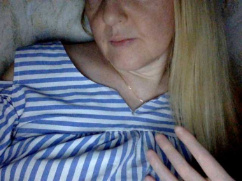 BlondyVio webcam model stream image