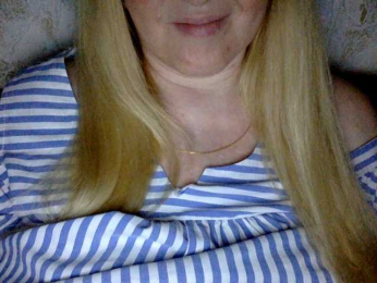 BlondyVio webcam model stream image