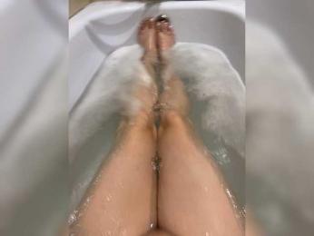 Milfaru webcam model stream image