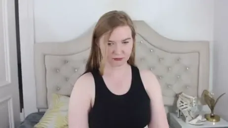 LaraDream webcam model stream image