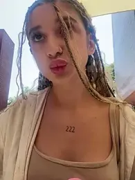 OdetteMason webcam model stream image
