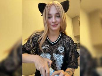 AstridMoss webcam bongacams model stream image