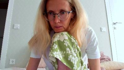 YourMolly webcam model stream image