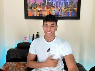 Yoxi Martinez webcam model stream image