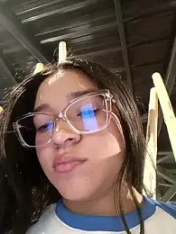 -VICKKY webcam model stream image