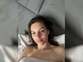 SeLeNaa webcam model stream image