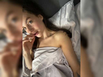 SeLeNaa webcam model stream image