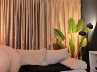 Luna Muze webcam model stream image