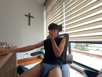 ItsJuanLuxxOficial webcam model stream image