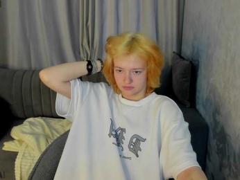 LunaaBee webcam model stream image