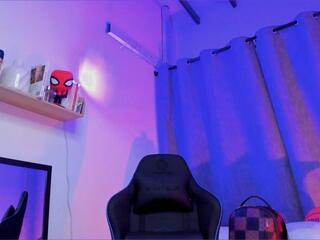 Ashton Hils webcam model stream image