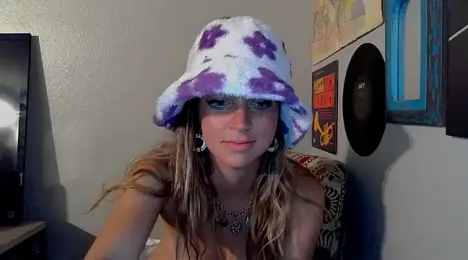 molly_witha_chance webcam model stream image