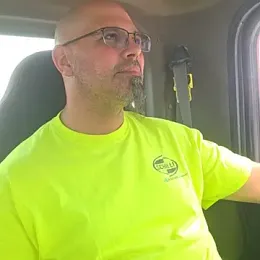 KrazyLegz webcam model stream image