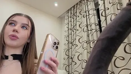 dolly_ll webcam model stream image