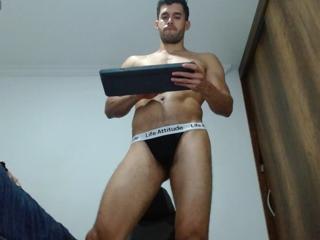 Tom Wills webcam model stream image