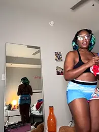 TilaTotti webcam model stream image