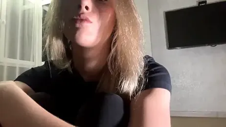 Blonde_strict webcam model stream image
