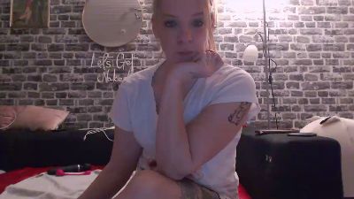 xHotmilf87x webcam model stream image