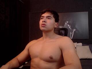 Noah Bezs webcam model stream image