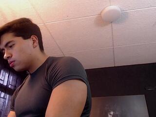 Noah Bezs webcam model stream image