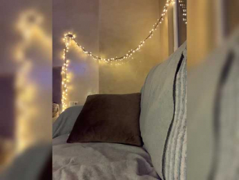 MilaMcGarden webcam model stream image