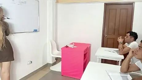 Nadezhdab612 webcam model stream image