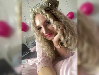 MagicalLouu webcam model stream image