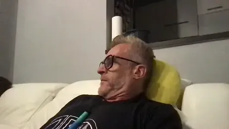 Axl_hot webcam model stream image