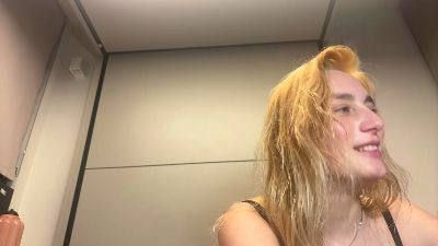 Monicrem webcam model stream image