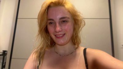 Monicrem webcam model stream image