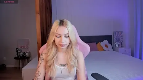 LanaMiracle webcam model stream image