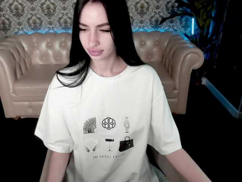 SnowWhiteee webcam model stream image