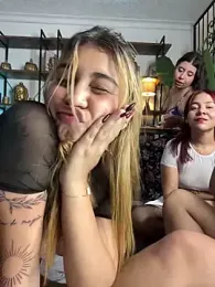 RollingGirlsXXX webcam model stream image