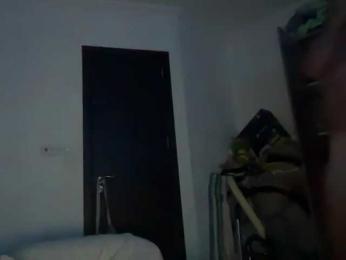 YogaWow webcam model stream image