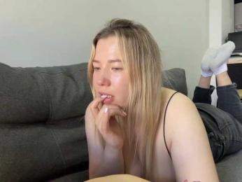 AlyraSun webcam model stream image