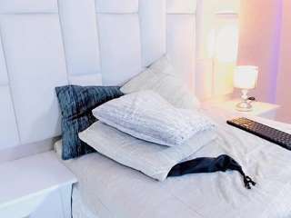 emmajonees webcam model stream image