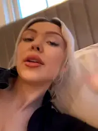 lolableux webcam model stream image