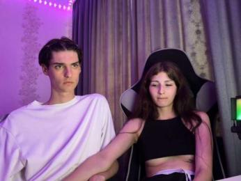 Skynlayer webcam model stream image