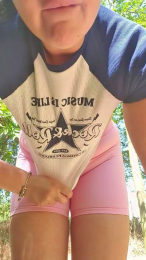 YoungHotMom webcam model stream image