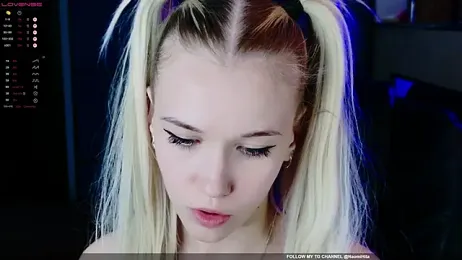 NaomiHita webcam model stream image