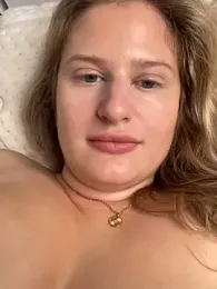 Busty-Ellie webcam model stream image